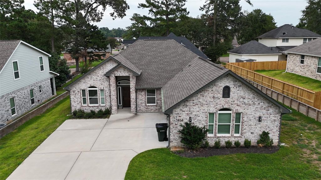 1458 River Oaks Drive, Huntsville, TX 77340