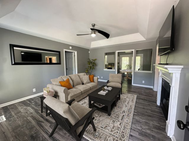 1016 Silver Point Drive, Murfreesboro, TN 37130