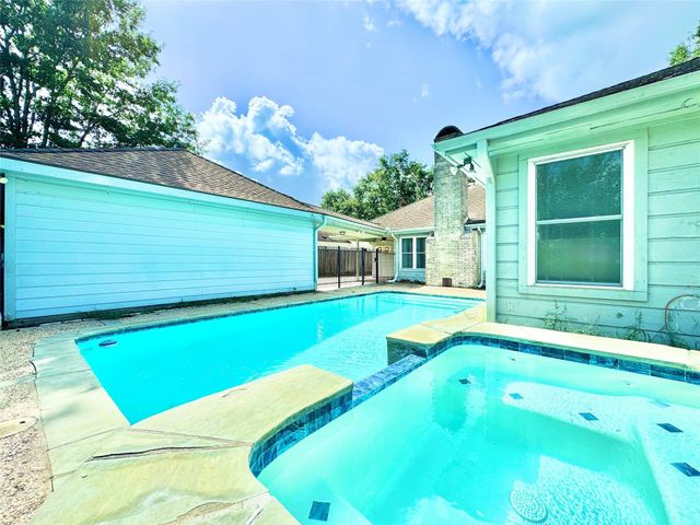 7914 Candle Lane, Houston, TX 77071