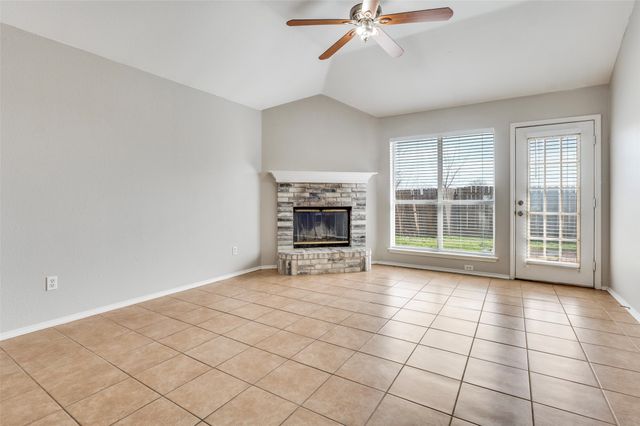 800 Ponselle Drive, Arlington, TX 76001