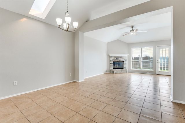 800 Ponselle Drive, Arlington, TX 76001