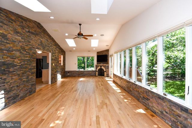 11061 TOTTENHAM LN, Reston, VA 20194