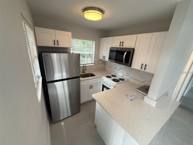 427 40TH AVENUE S, St Petersburg, FL 33705