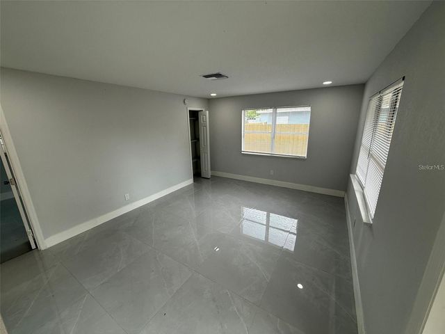 427 40TH AVENUE S, St Petersburg, FL 33705