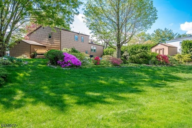 4 Caldwell Ct, East Brunswick Twp., NJ 08816