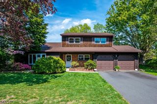 4 Caldwell Ct, East Brunswick Twp., NJ 08816