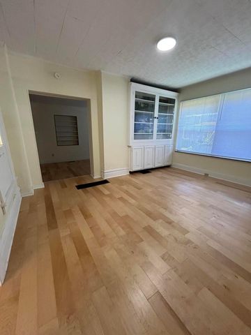 329 E 12th Avenue, Columbus, OH 43201