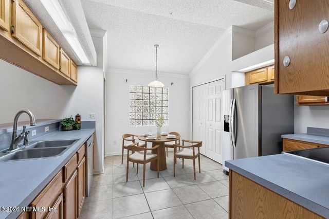 3925 ARBOR LAKE Drive W, Jacksonville, FL 32225