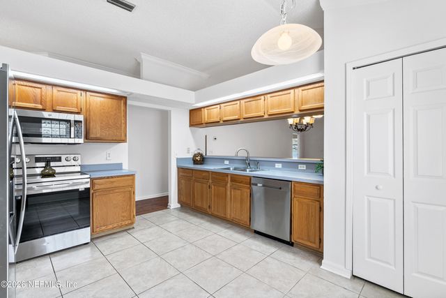 3925 ARBOR LAKE Drive W, Jacksonville, FL 32225