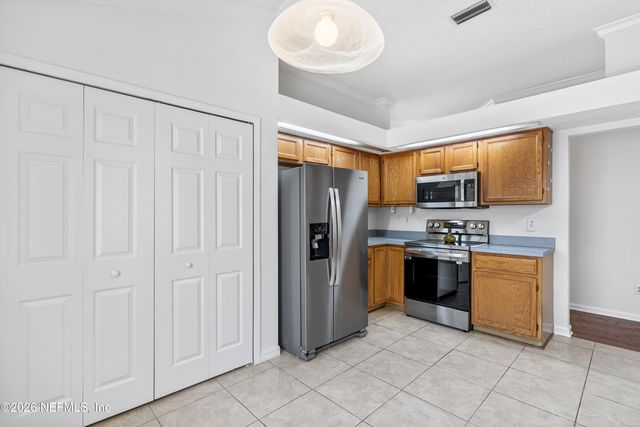 3925 ARBOR LAKE Drive W, Jacksonville, FL 32225