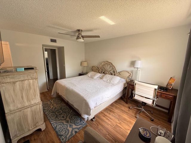 9923 Three Lakes Circle 13-h, Boca Raton, FL 33428