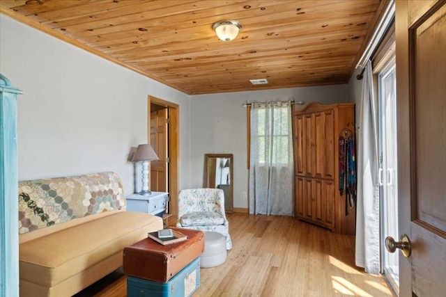 212 Grove St, Clinton, MA 01510