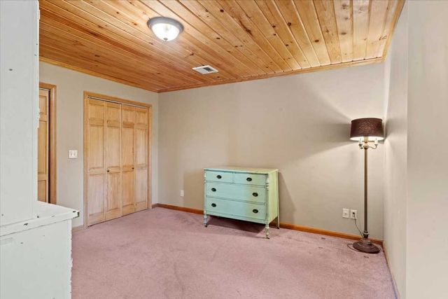 212 Grove St, Clinton, MA 01510
