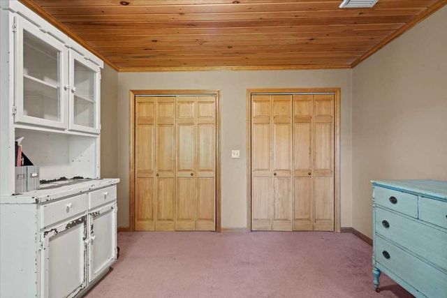 212 Grove St, Clinton, MA 01510