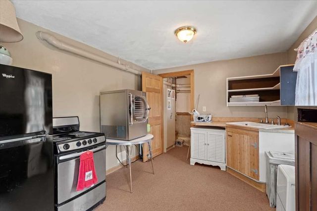 212 Grove St, Clinton, MA 01510