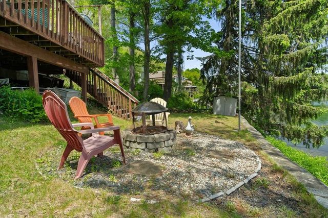 212 Grove St, Clinton, MA 01510