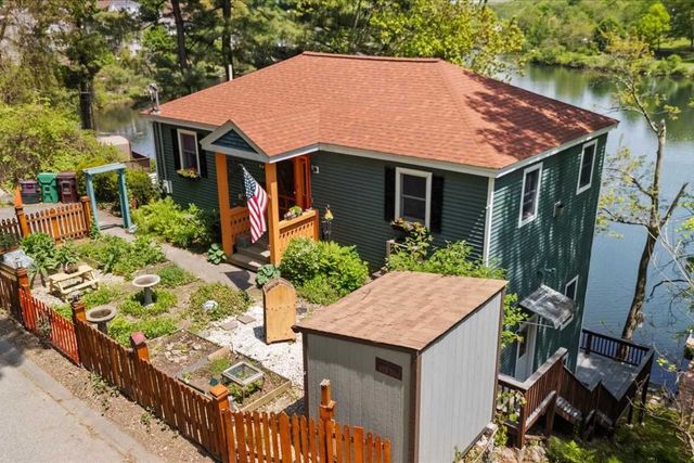 212 Grove St, Clinton, MA 01510