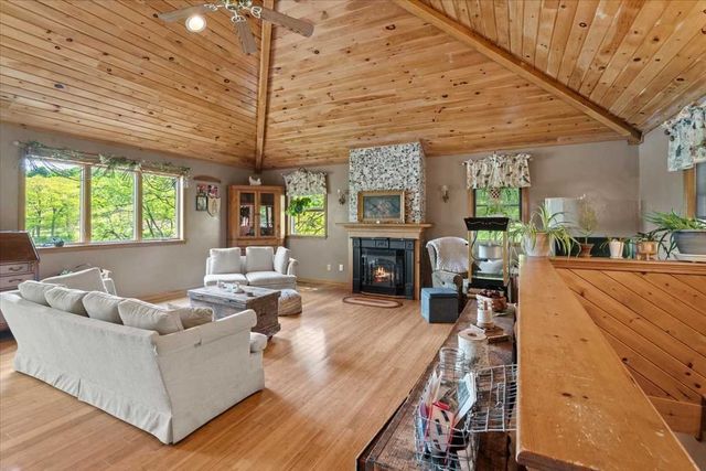 212 Grove St, Clinton, MA 01510