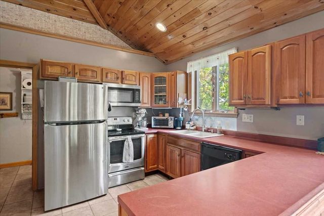 212 Grove St, Clinton, MA 01510