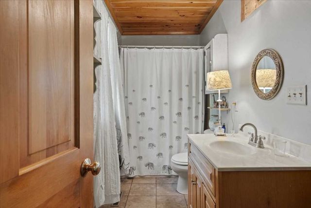 212 Grove St, Clinton, MA 01510