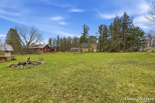 7869 17 Mile Road, Cedar Springs, MI 49319