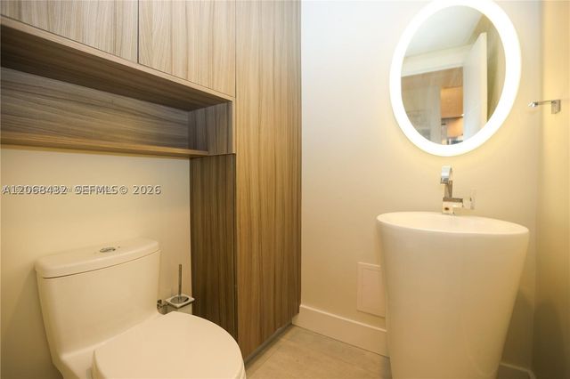300 Bayview Dr 216, Sunny Isles Beach, FL 33160