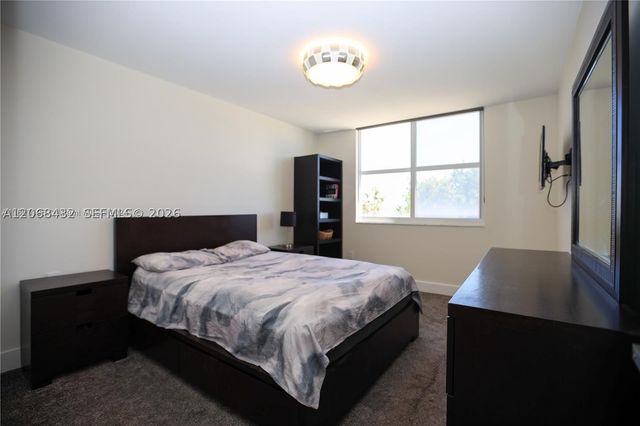 300 Bayview Dr 216, Sunny Isles Beach, FL 33160