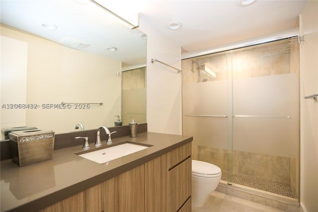 300 Bayview Dr 216, Sunny Isles Beach, FL 33160