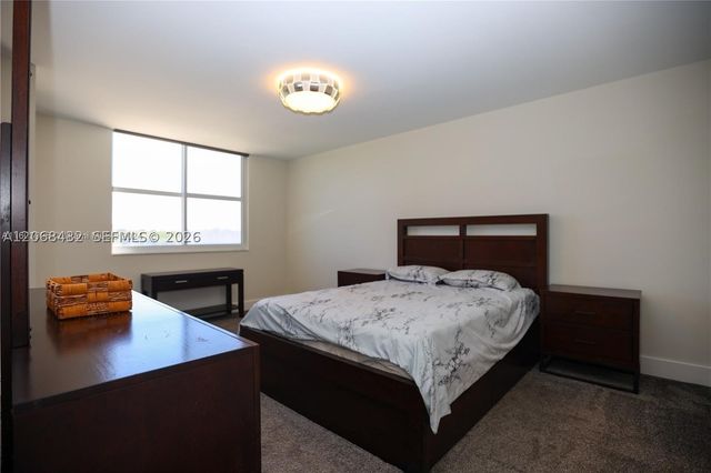 300 Bayview Dr 216, Sunny Isles Beach, FL 33160
