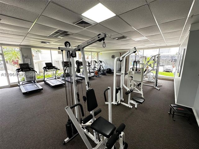 300 Bayview Dr 216, Sunny Isles Beach, FL 33160