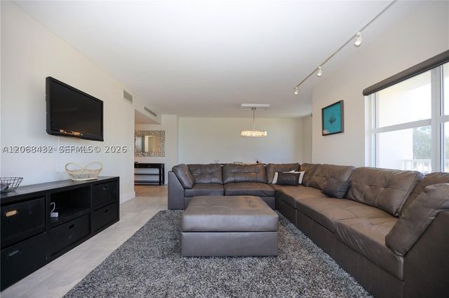 300 Bayview Dr 216, Sunny Isles Beach, FL 33160