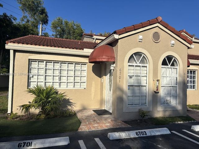 6701 NW 166th Ter 101, Miami Lakes, FL 33014