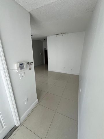 6701 NW 166th Ter 101, Miami Lakes, FL 33014