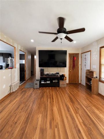 22211 E BLUE MILLS Road, Independence, MO 64058