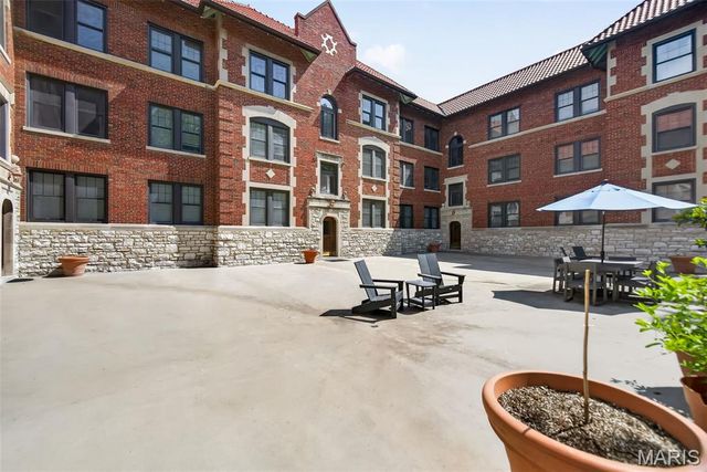 7525 Buckingham Drive 2N, St Louis, MO 63105