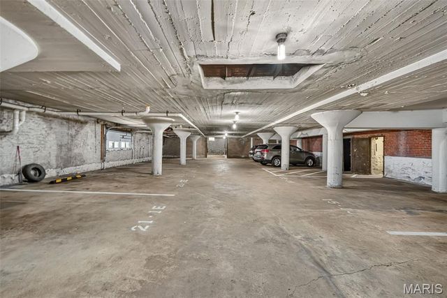 7525 Buckingham Drive 2N, St Louis, MO 63105