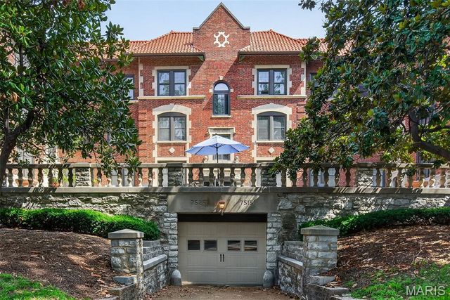 7525 Buckingham Drive 2N, St Louis, MO 63105