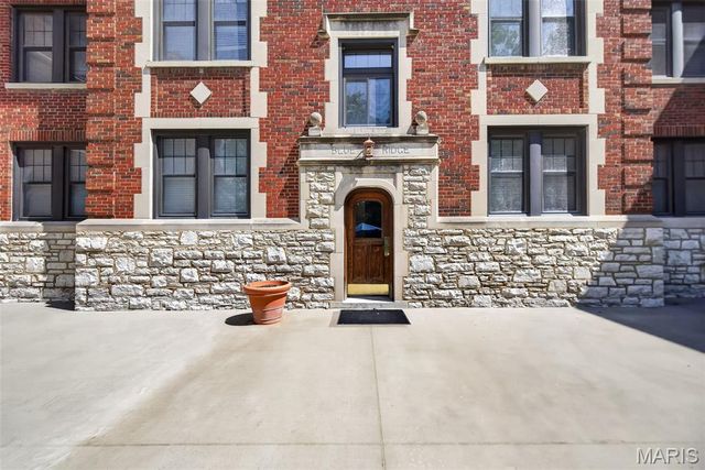 7525 Buckingham Drive 2N, St Louis, MO 63105