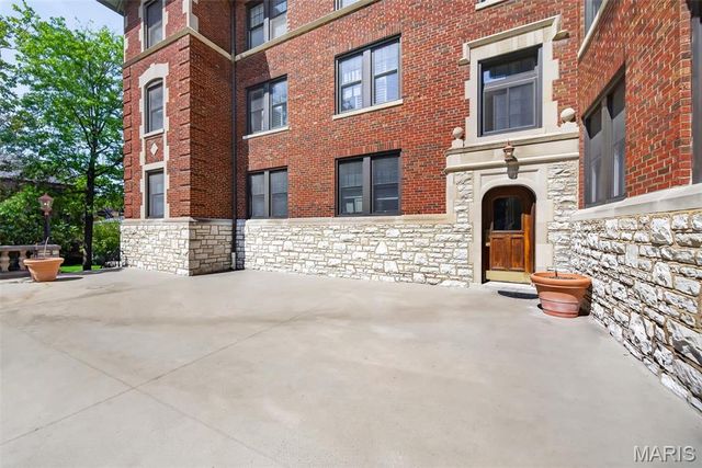7525 Buckingham Drive 2N, St Louis, MO 63105