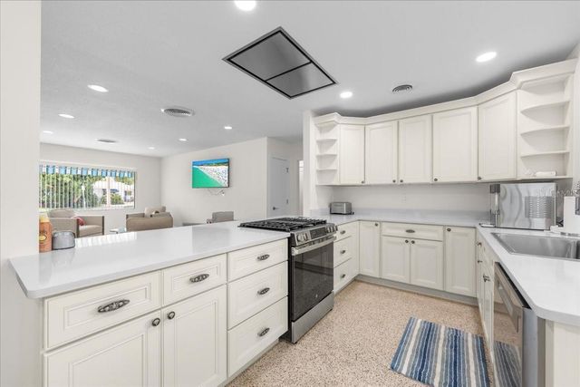 1019 MANDALAY AVENUE, Clearwater Beach, FL 33767