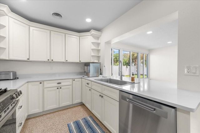 1019 MANDALAY AVENUE, Clearwater Beach, FL 33767