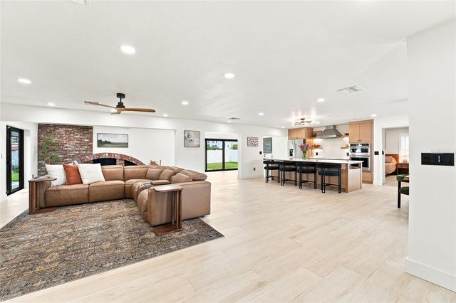 6241 TANGLEWOOD DRIVE NE, St Petersburg, FL 33702