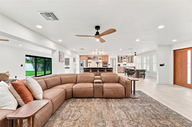 6241 TANGLEWOOD DRIVE NE, St Petersburg, FL 33702