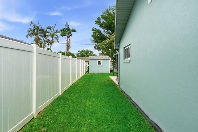 6241 TANGLEWOOD DRIVE NE, St Petersburg, FL 33702