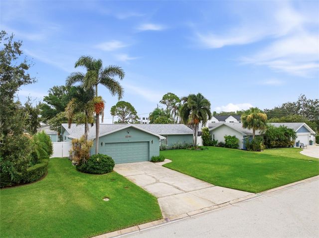 6241 TANGLEWOOD DRIVE NE, St Petersburg, FL 33702