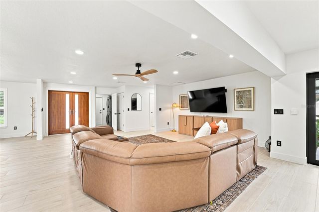 6241 TANGLEWOOD DRIVE NE, St Petersburg, FL 33702