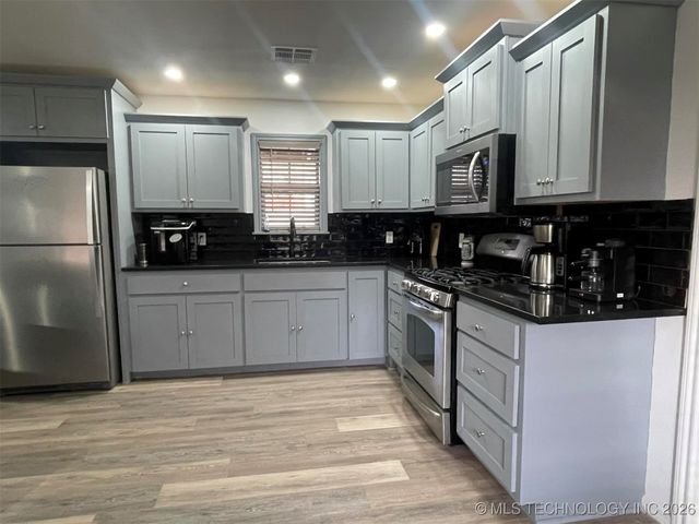 19002 W Woodhaven Drive, Cookson, OK 74427