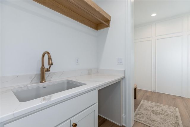 18284 Baxter Place, Clive, IA 50325