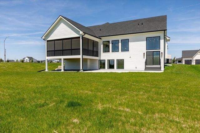 18284 Baxter Place, Clive, IA 50325