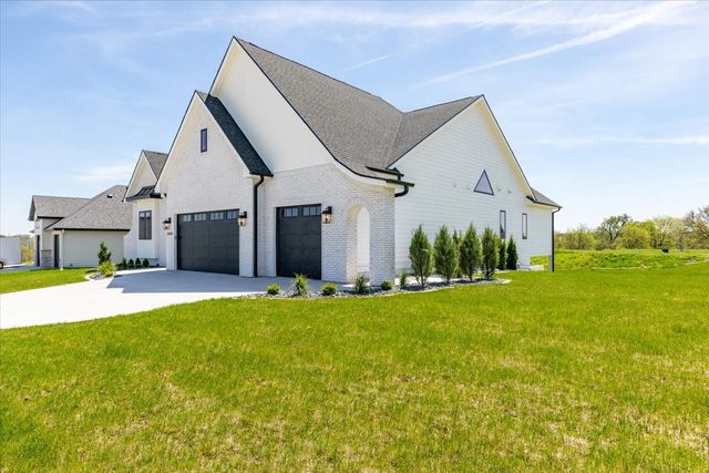 18284 Baxter Place, Clive, IA 50325